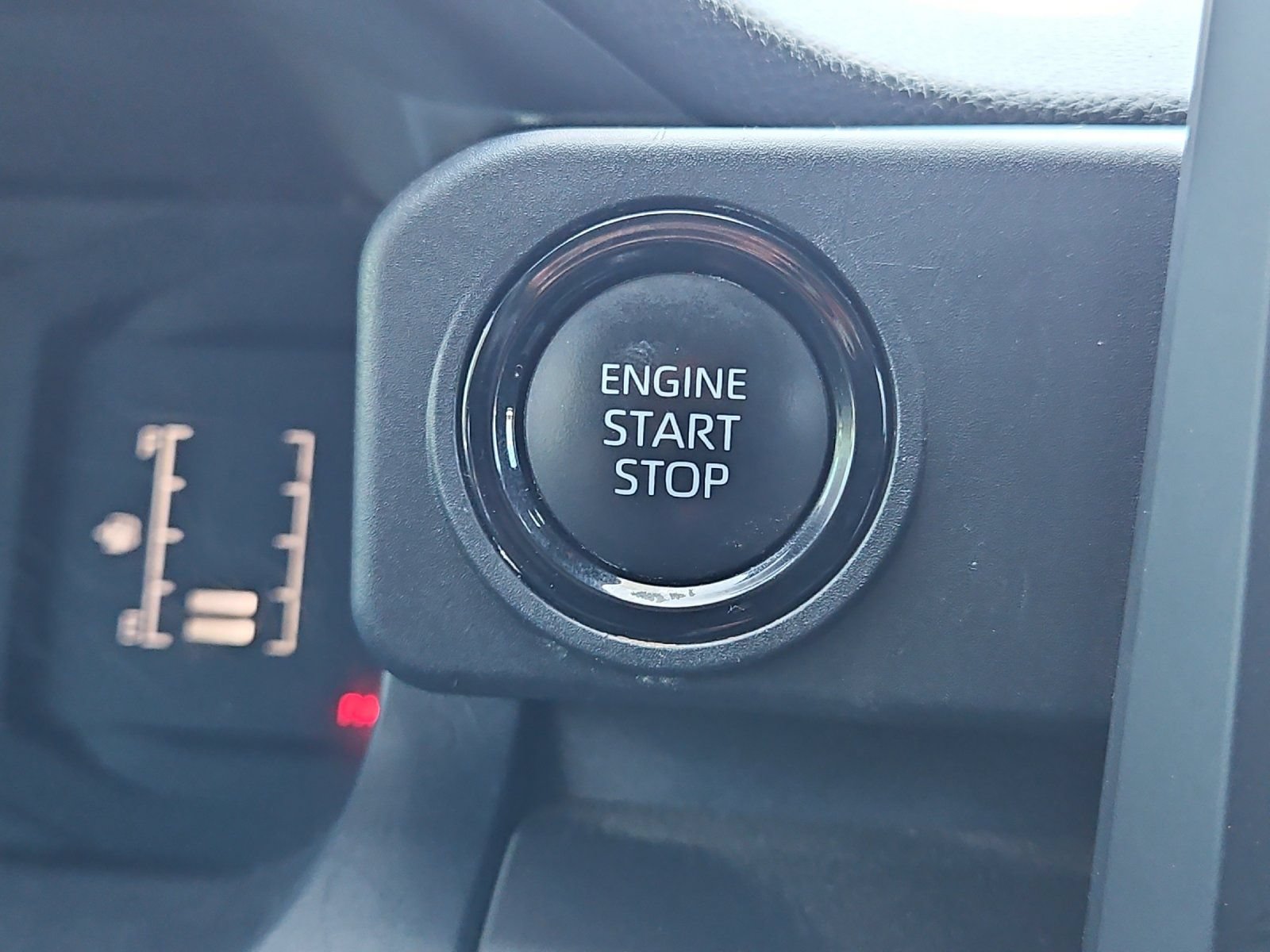 Certified 2025 Toyota Tacoma SR5 AWD/4WD image 19