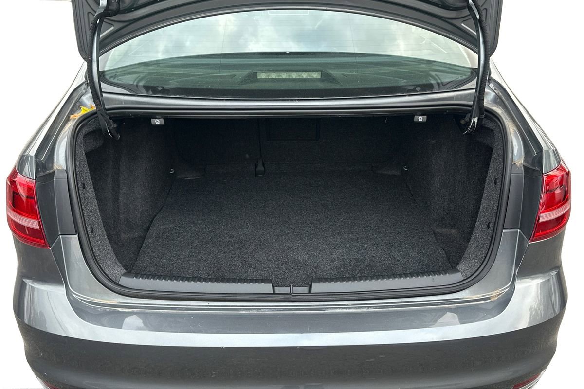 Used 2015 Volkswagen Jetta SE image 12