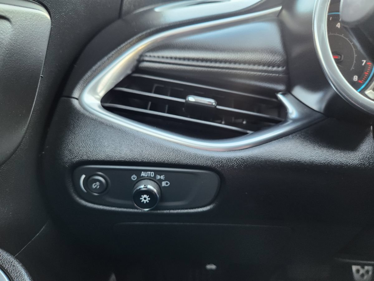 Used 2016 Chevrolet Malibu LT w/ Leather Package FWD image 21
