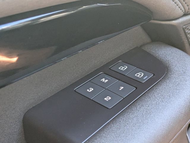 Used 2024 Land Rover Discovery S AWD/4WD image 21