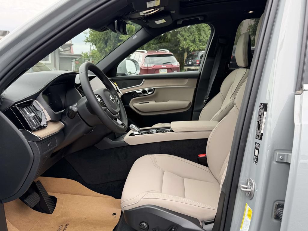 New 2026 Volvo XC90 B5 Plus w/ Protection Package Premier AWD/4WD image 15