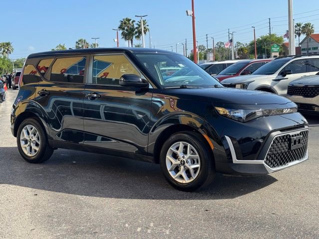 Certified 2025 Kia Soul LX w/ LX Technology Package image 4
