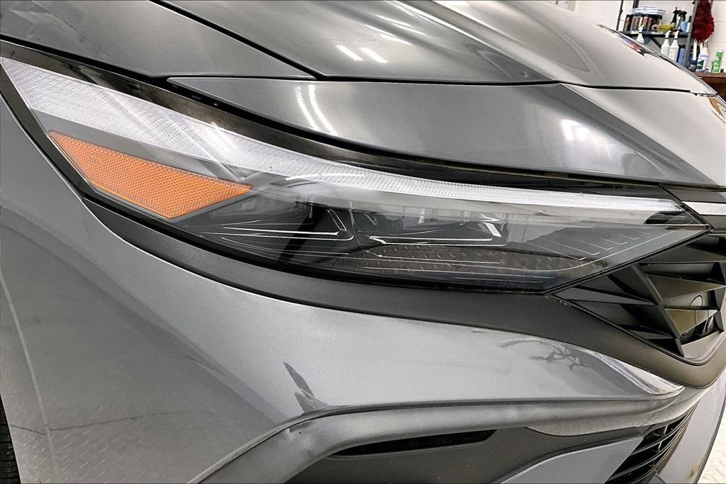 Certified 2024 Hyundai Elantra SE FWD image 30