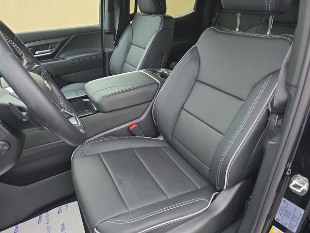 New 2025 Chevrolet Silverado EV LT image 15