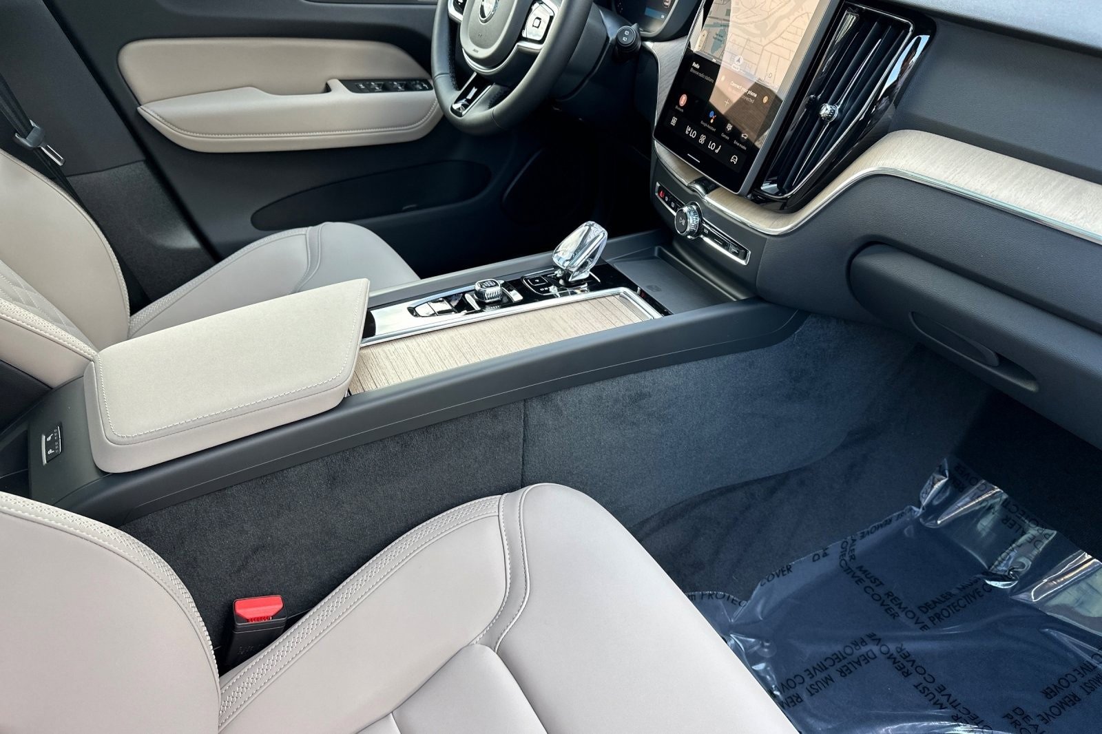 New 2026 Volvo XC60 B5 Plus w/ Protection Package Premier image 18