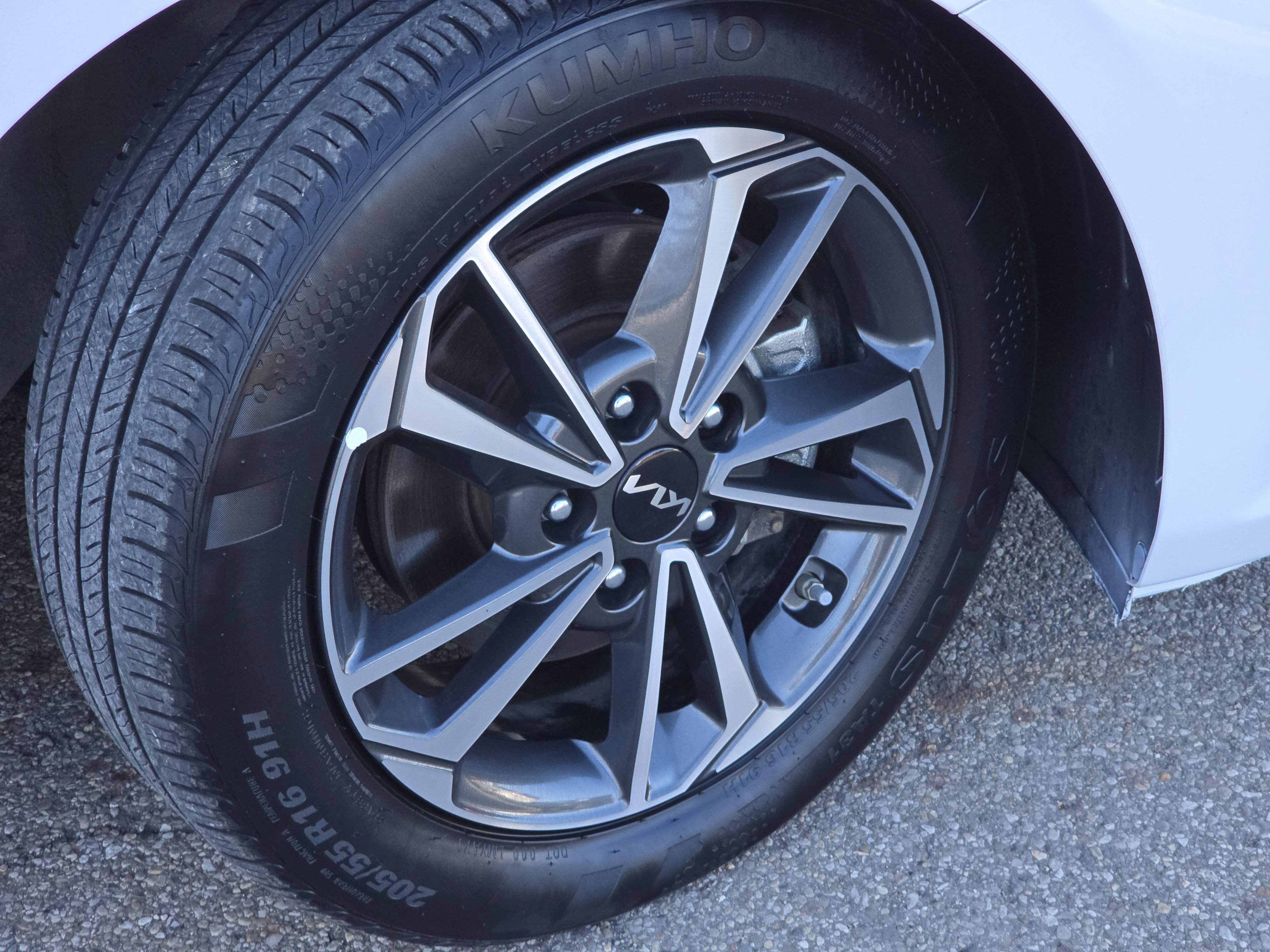 Used 2024 Kia Forte LXS image 12