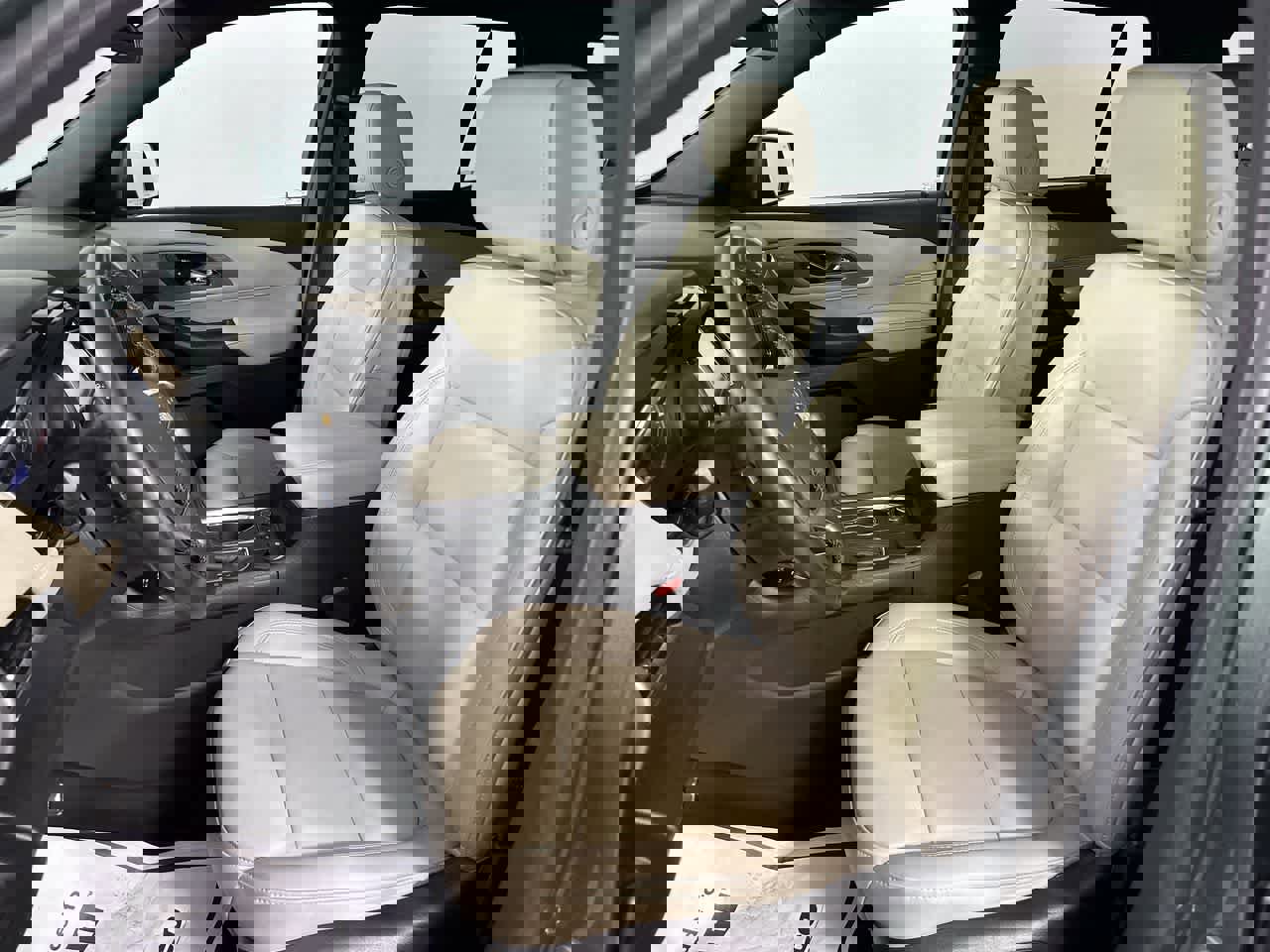 Used 2023 Chevrolet Traverse LT image 9