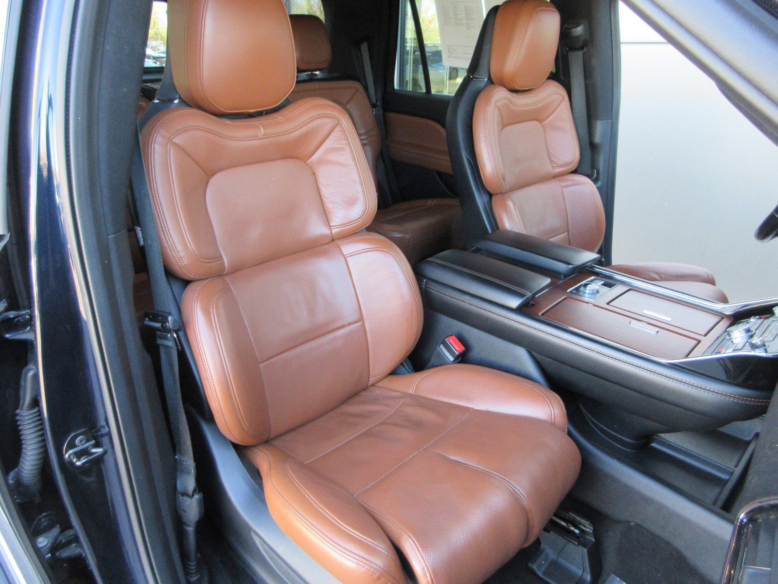 Used 2021 Lincoln Navigator Reserve w/ Cargo Convenience Package image 27