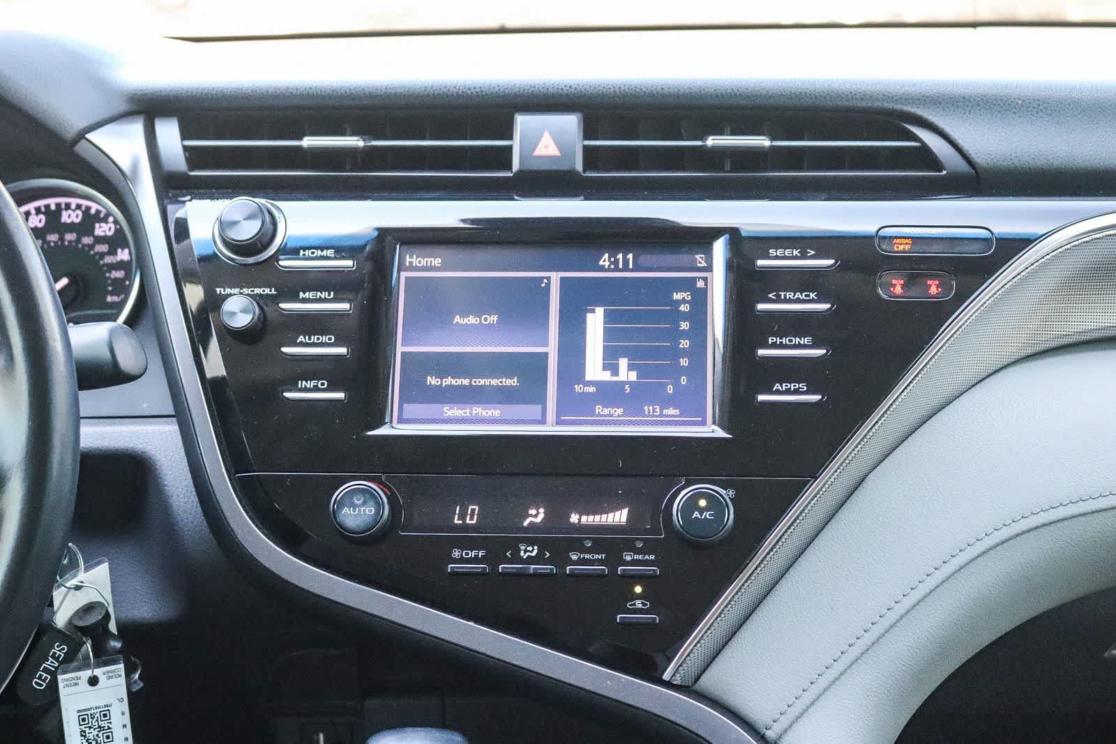 Used 2018 Toyota Camry SE FWD image 11