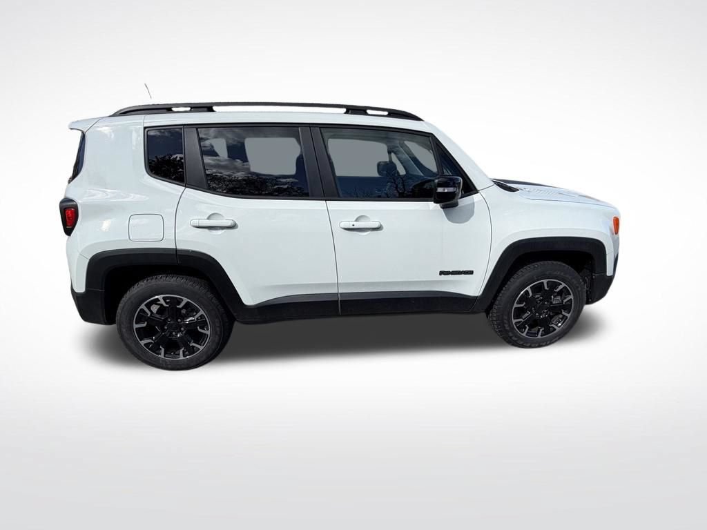 Used 2023 Jeep Renegade Latitude AWD/4WD image 7