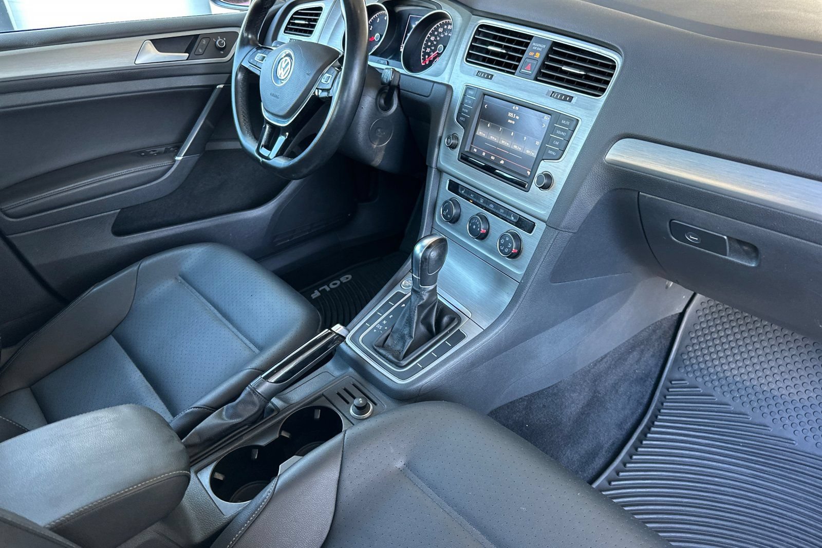 Used 2016 Volkswagen Golf SE FWD image 17