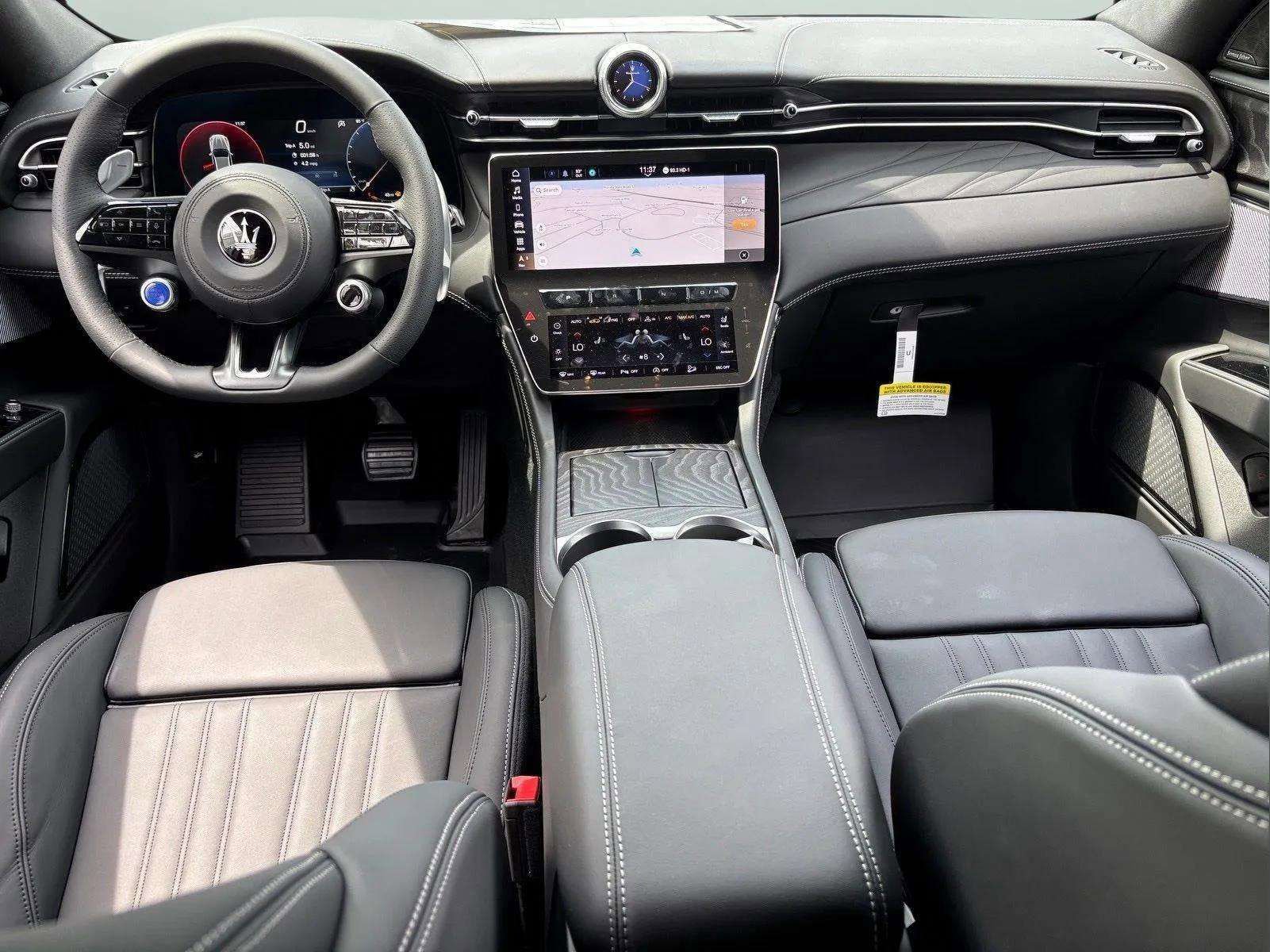 New 2025 Maserati Grecale GT image 4