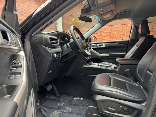Used 2022 Ford Explorer XLT w/ Equipment Group 202A image 22