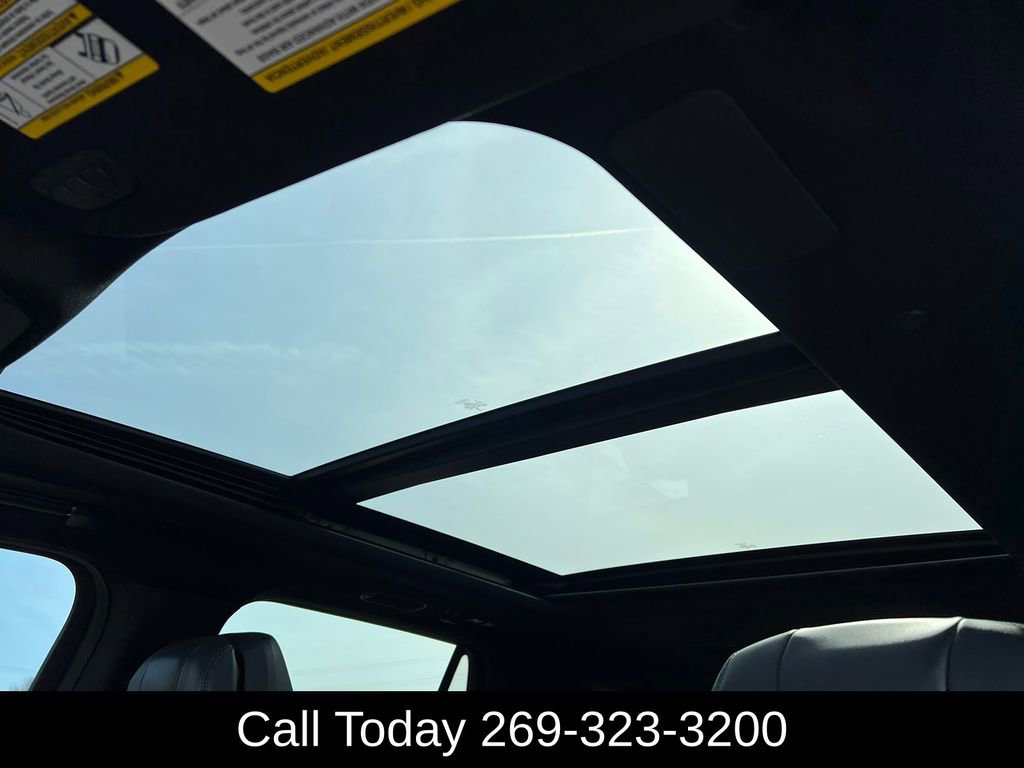 Used 2025 Lincoln Navigator Reserve w/ Jet Appearance Package image 8