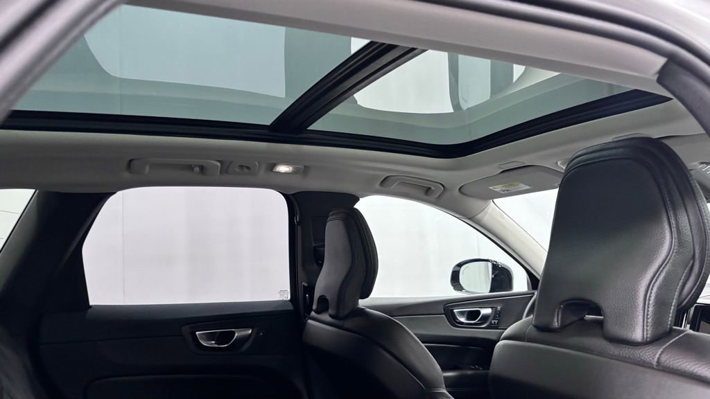 Certified 2025 Volvo XC60 B5 Plus image 25