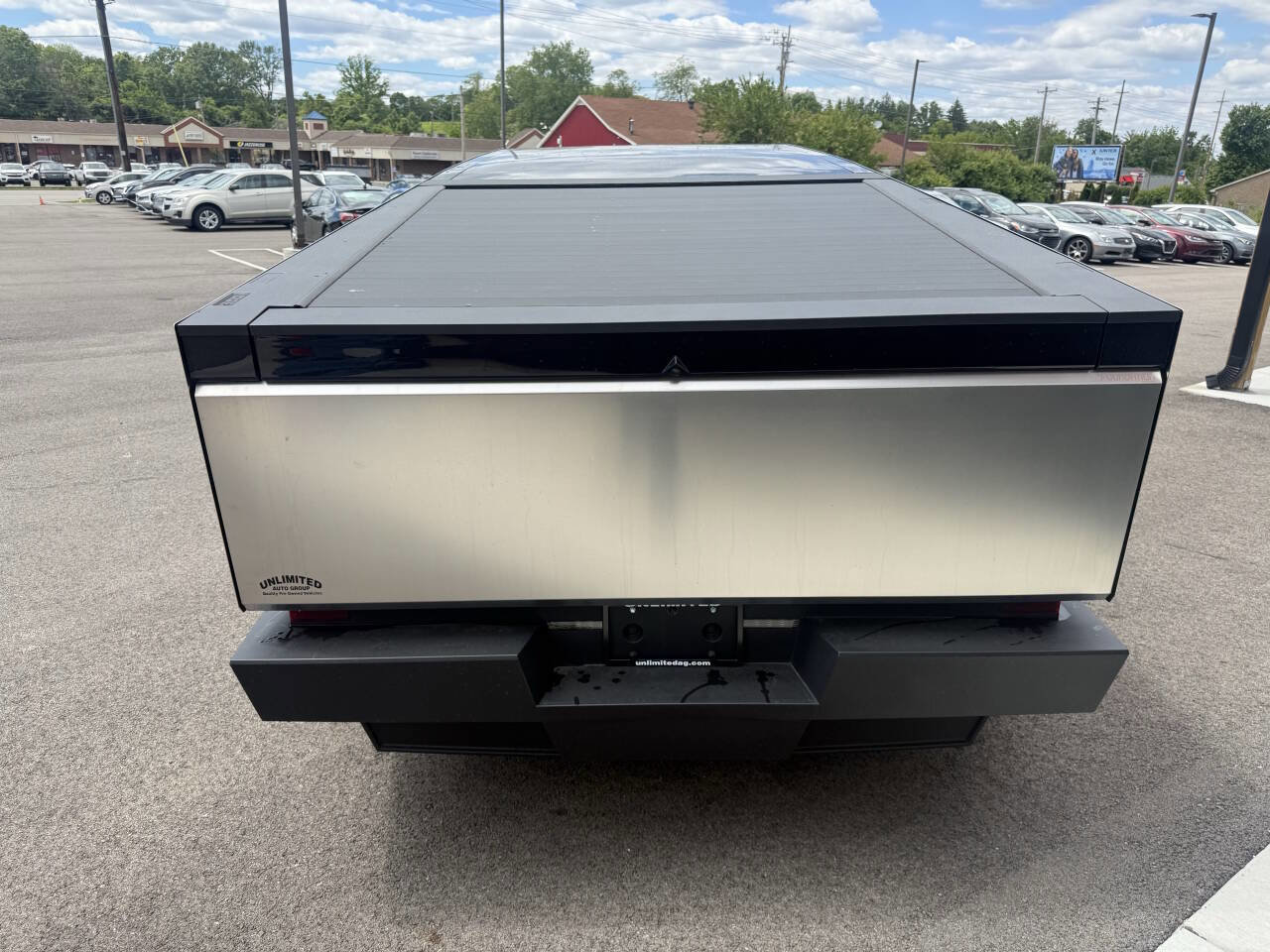 Used 2024 Tesla Cybertruck AWD Crew Cab image 9