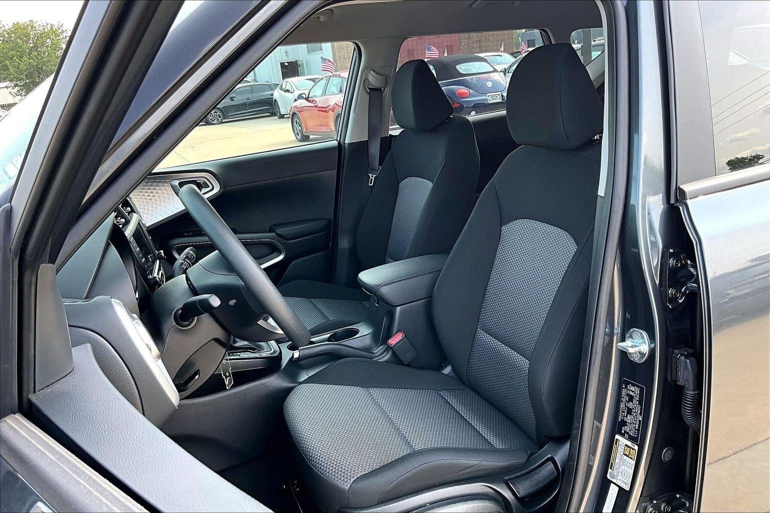 Used 2025 Kia Soul LX w/ LX Technology Package FWD image 20