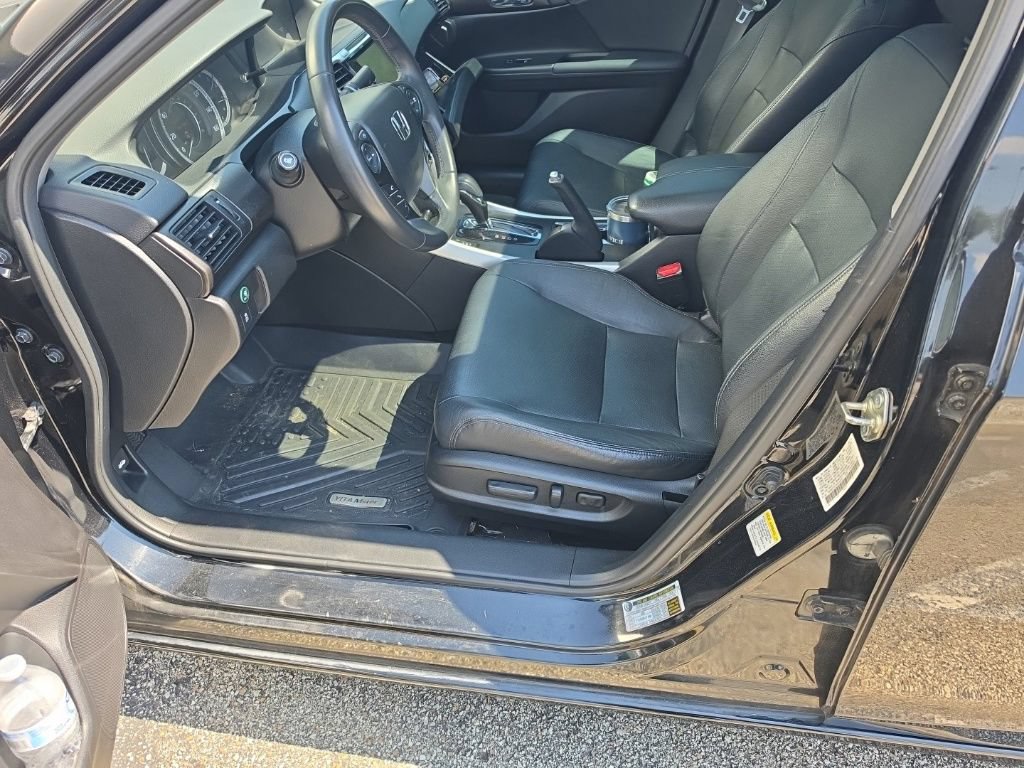 Used 2015 Honda Accord Touring image 14