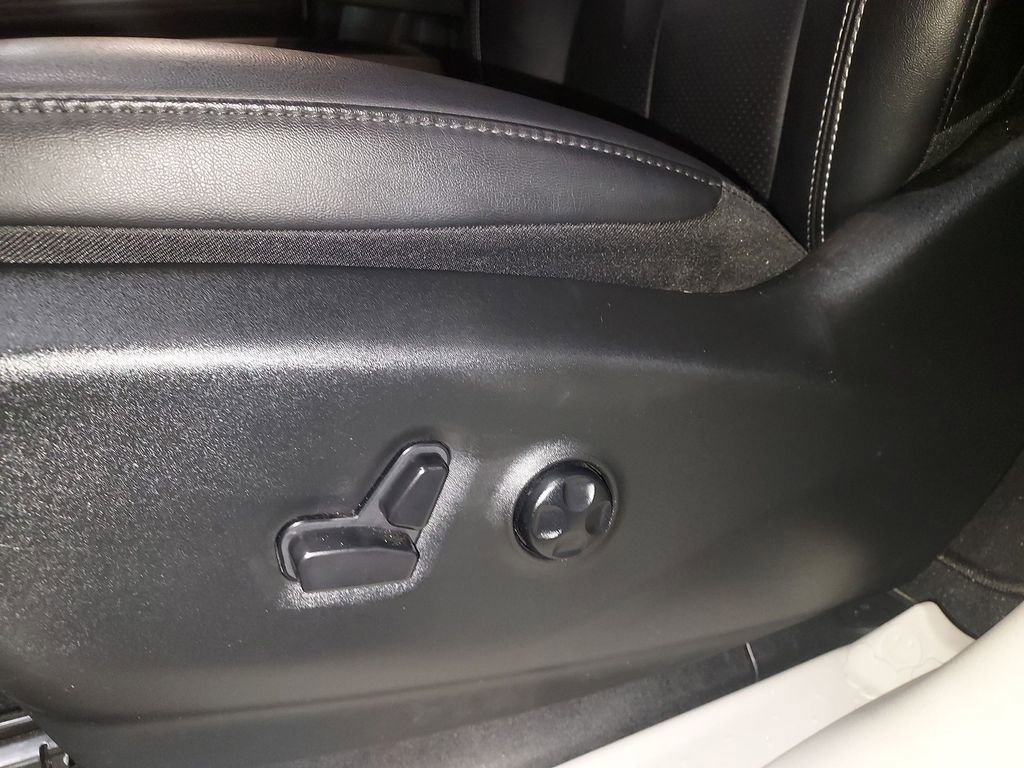 Used 2024 Chrysler Pacifica Touring-L image 18