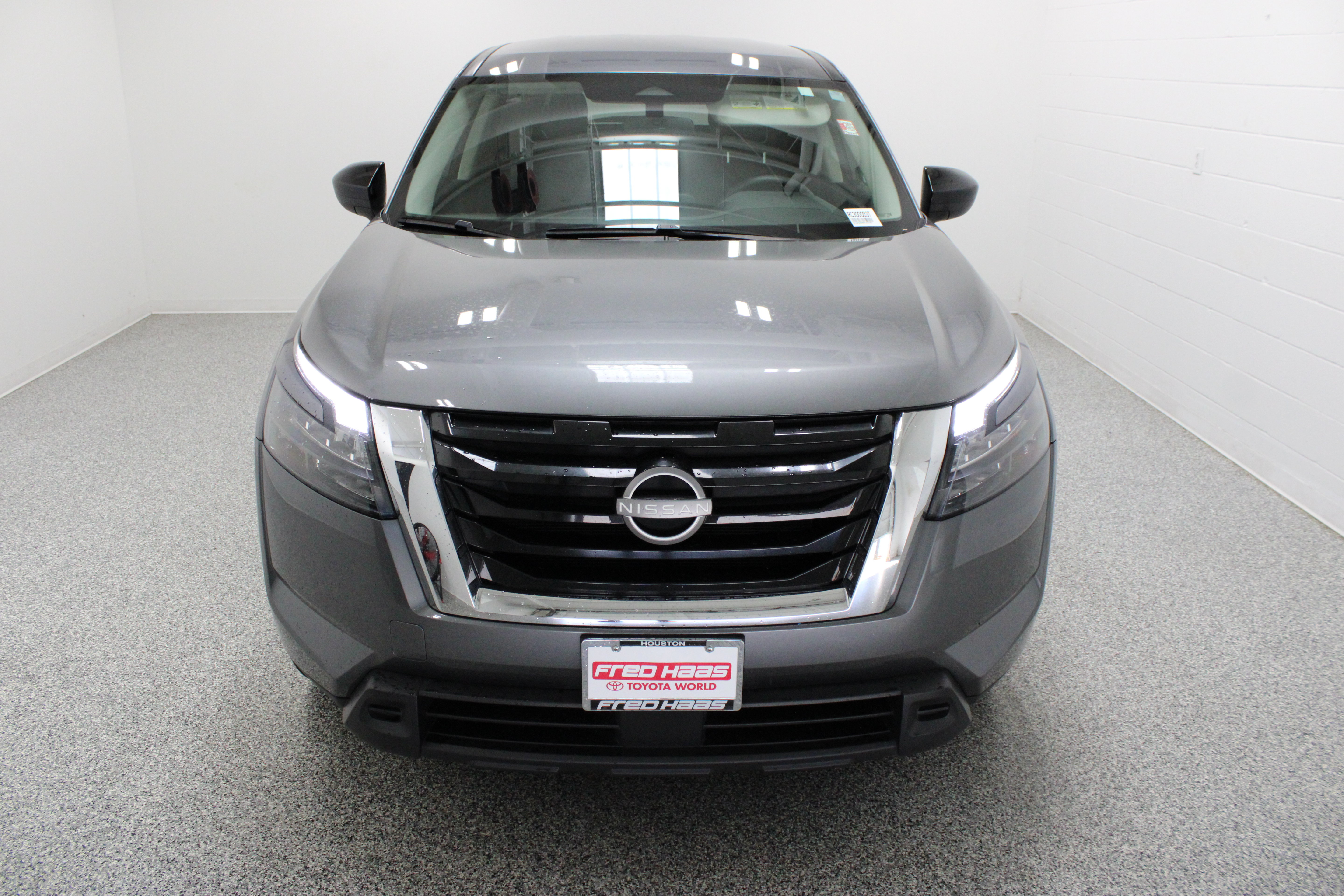 Used 2024 Nissan Pathfinder S FWD image 3