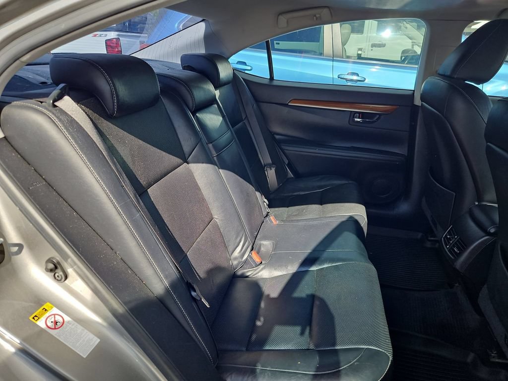Used 2015 Lexus ES 300h w/ Navigation System Package FWD image 27
