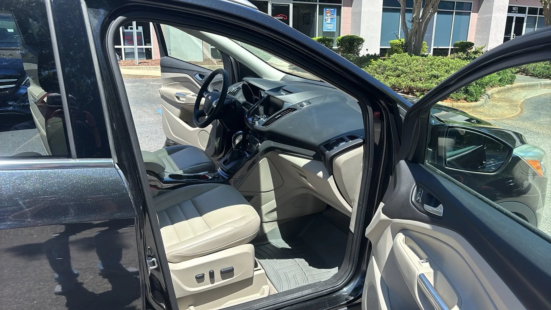 Used 2015 Ford Escape Titanium w/ Equipment Group 301A FWD image 19