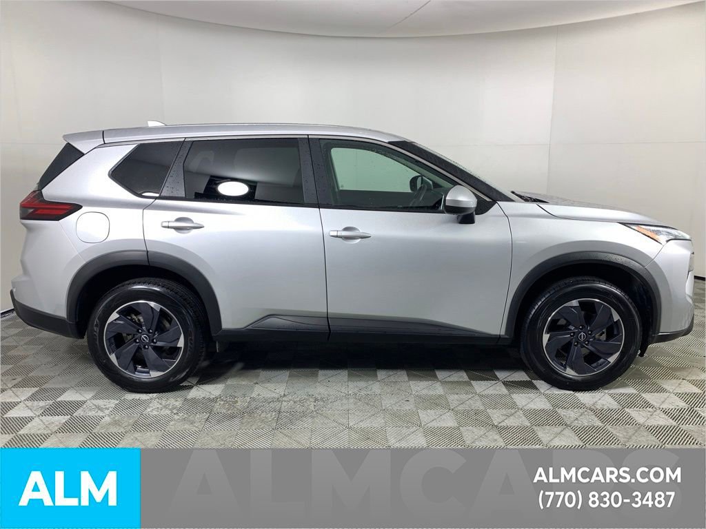 Used 2024 Nissan Rogue SV image 10
