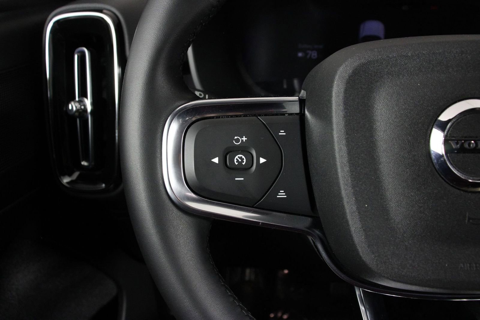 Certified 2023 Volvo C40 P8 Recharge Plus w/ Climate Package image 10