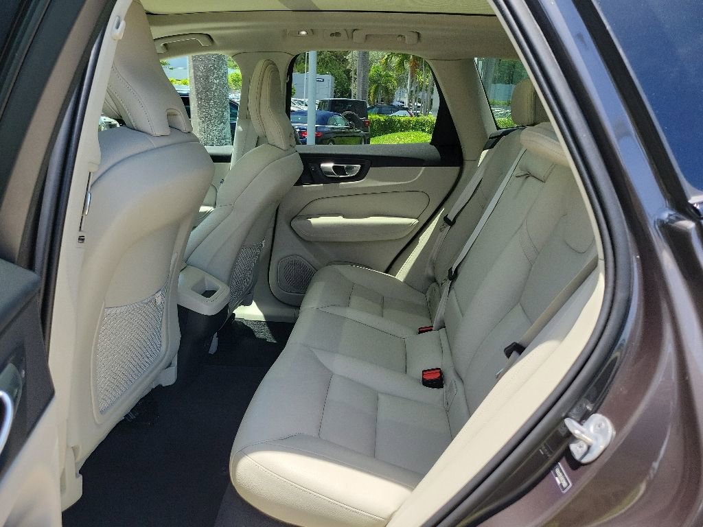 Used 2024 Volvo XC60 B5 Plus w/ Protection Package Premier AWD/4WD image 8