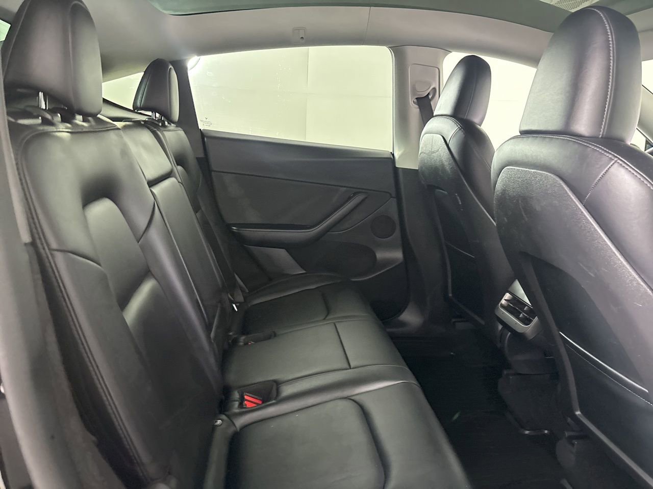 Used 2022 Tesla Model Y Long Range image 19