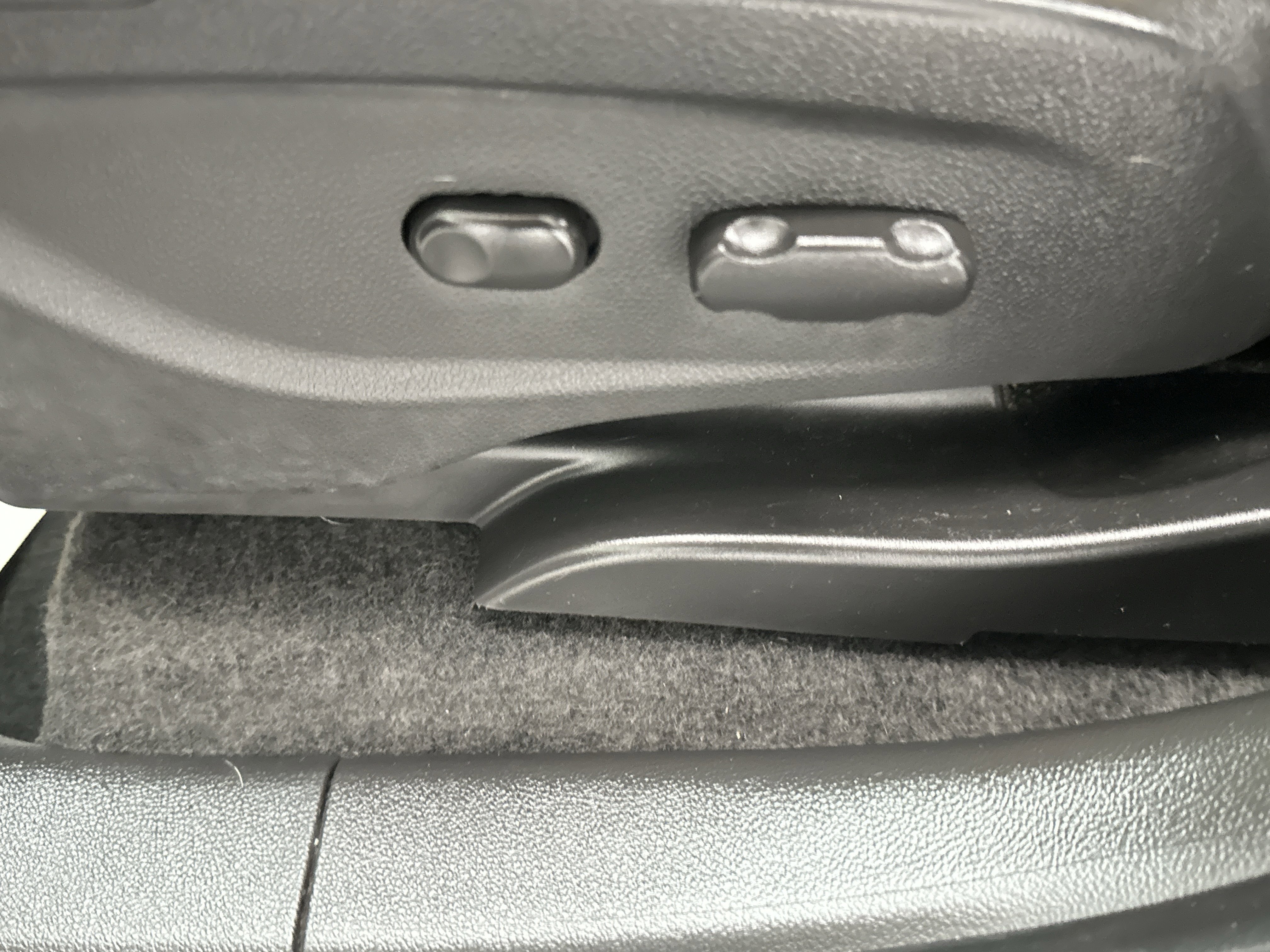 Used 2014 Buick Encore FWD image 17