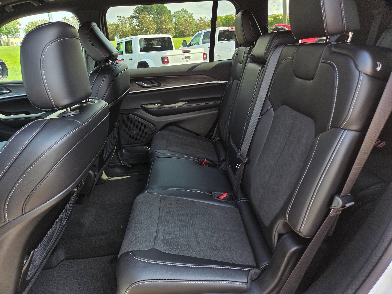 New 2026 Jeep Grand Cherokee L 2WD image 18