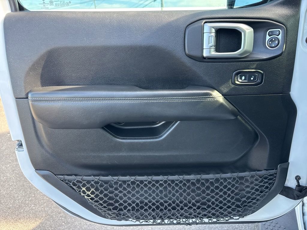 Used 2020 Jeep Wrangler Unlimited Sahara AWD/4WD image 28