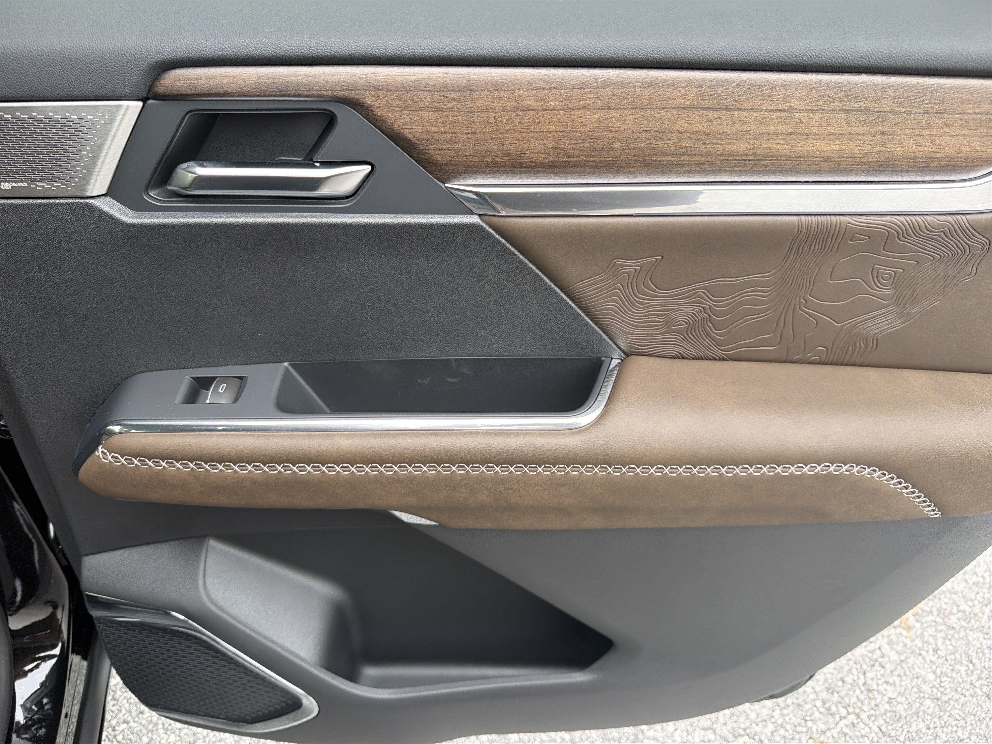 New 2027 GMC Acadia Denali Ultimate w/ LPO, Floor Liner Package FWD image 17