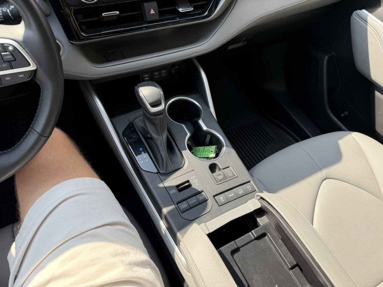 Used 2022 Toyota Highlander XLE image 35