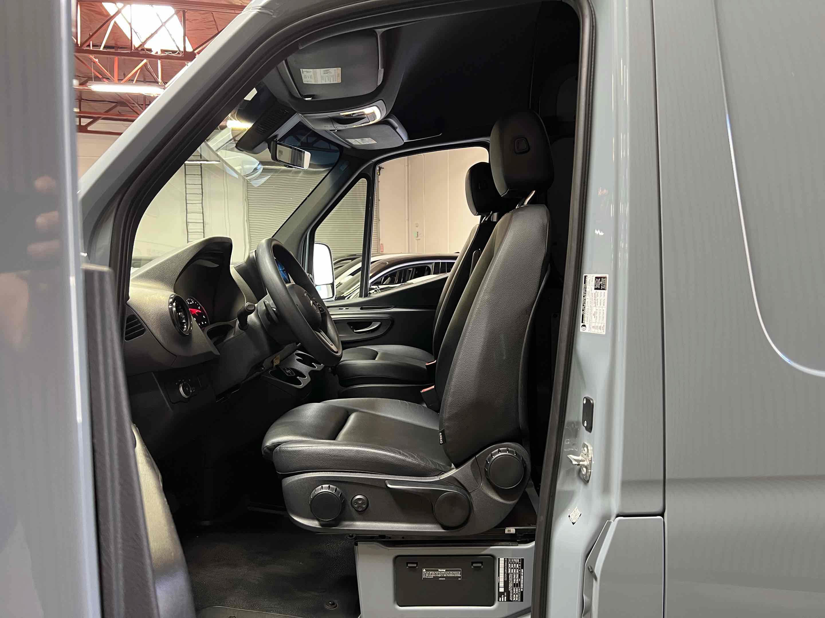 Used 2024 Mercedes-Benz Sprinter 2500 image 4