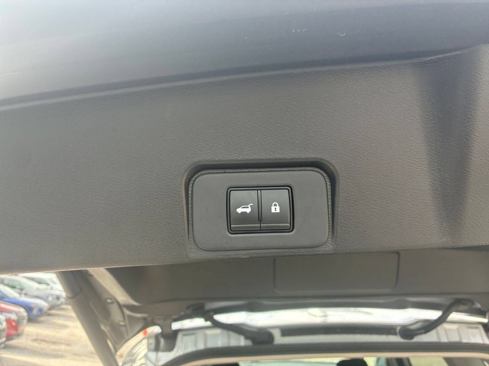 Used 2025 Nissan Rogue SV AWD/4WD image 19