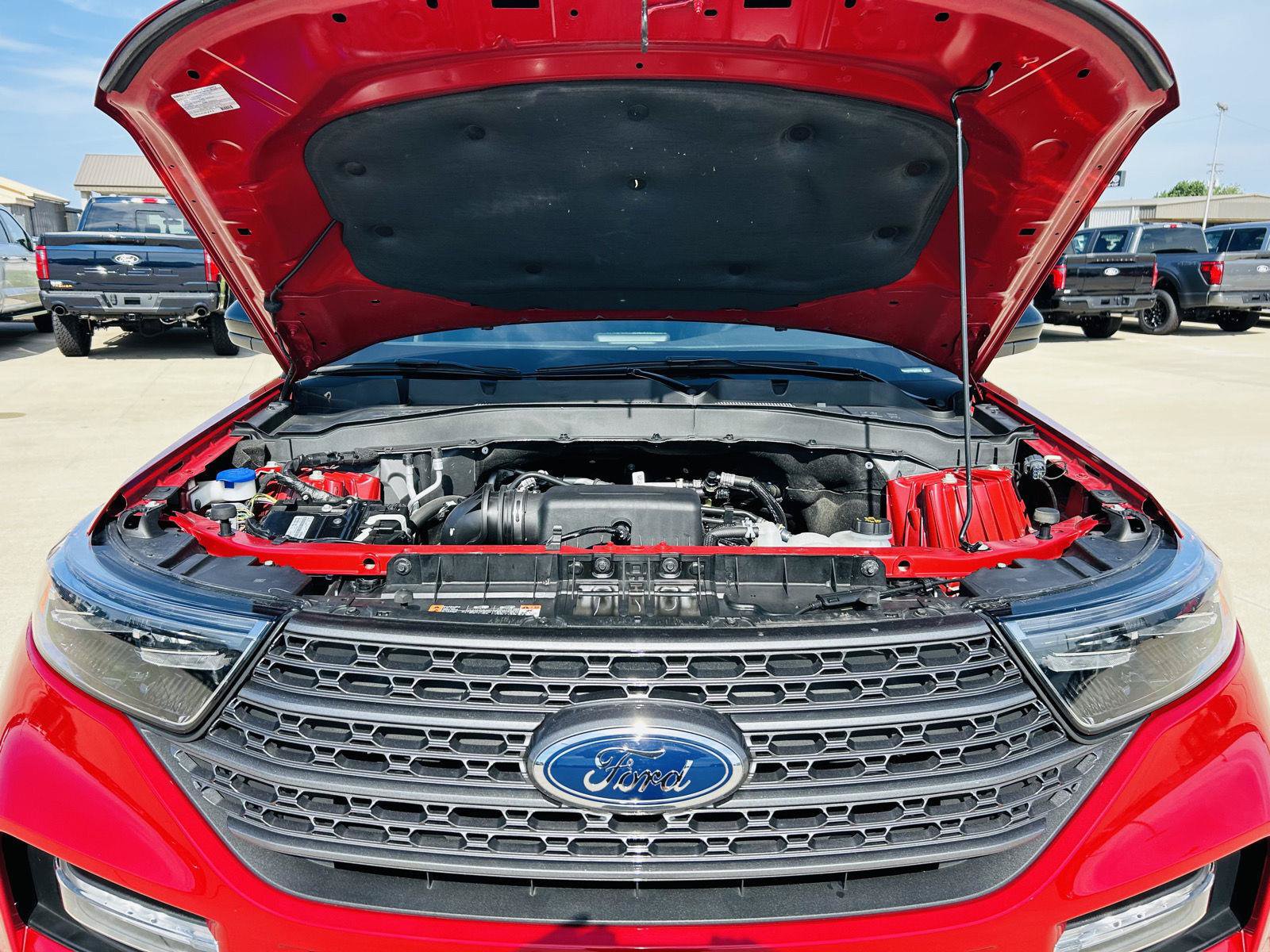 Used 2024 Ford Explorer XLT w/ Equipment Group 202A AWD/4WD image 43