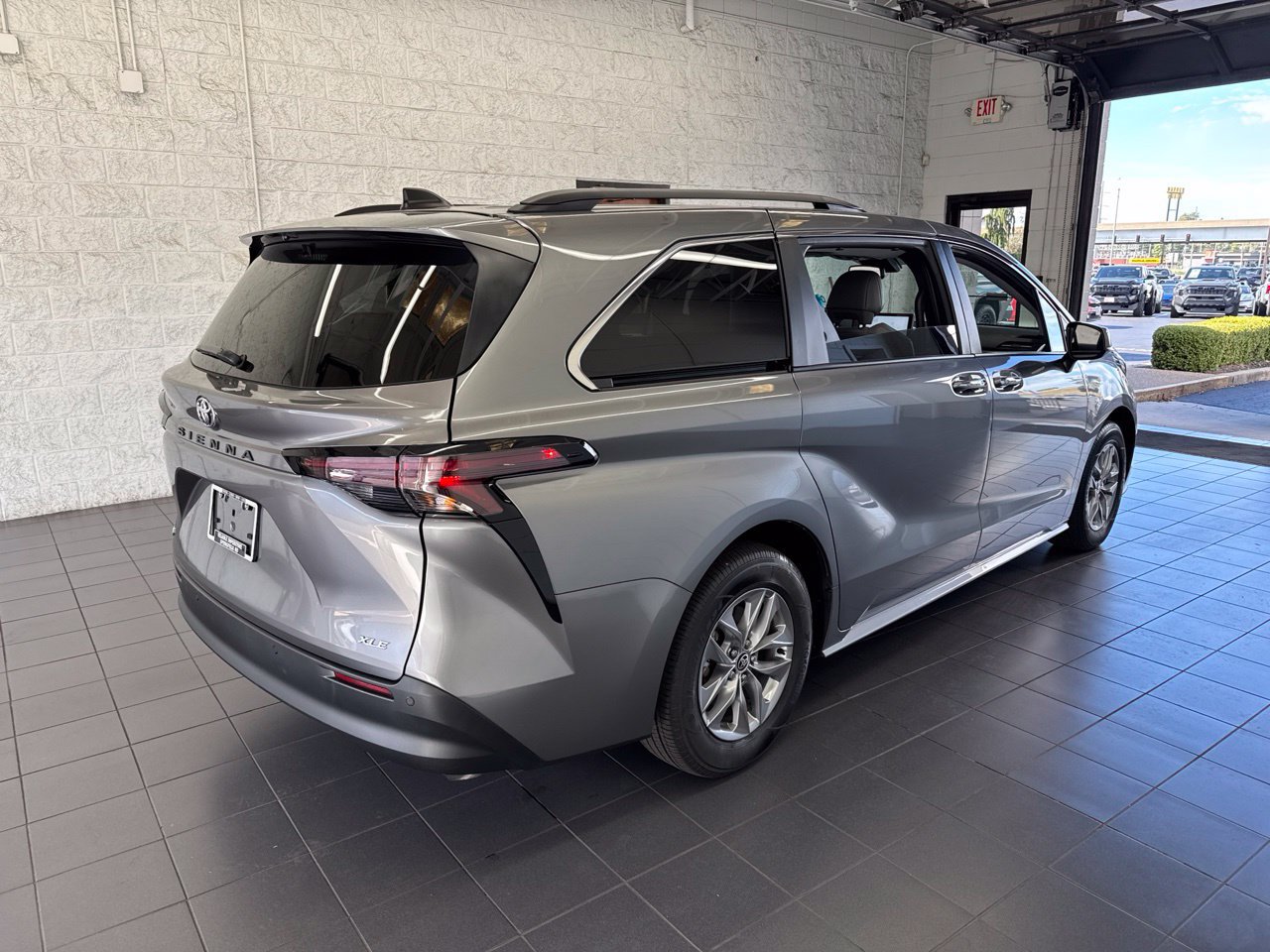 Certified 2026 Toyota Sienna XLE FWD image 8