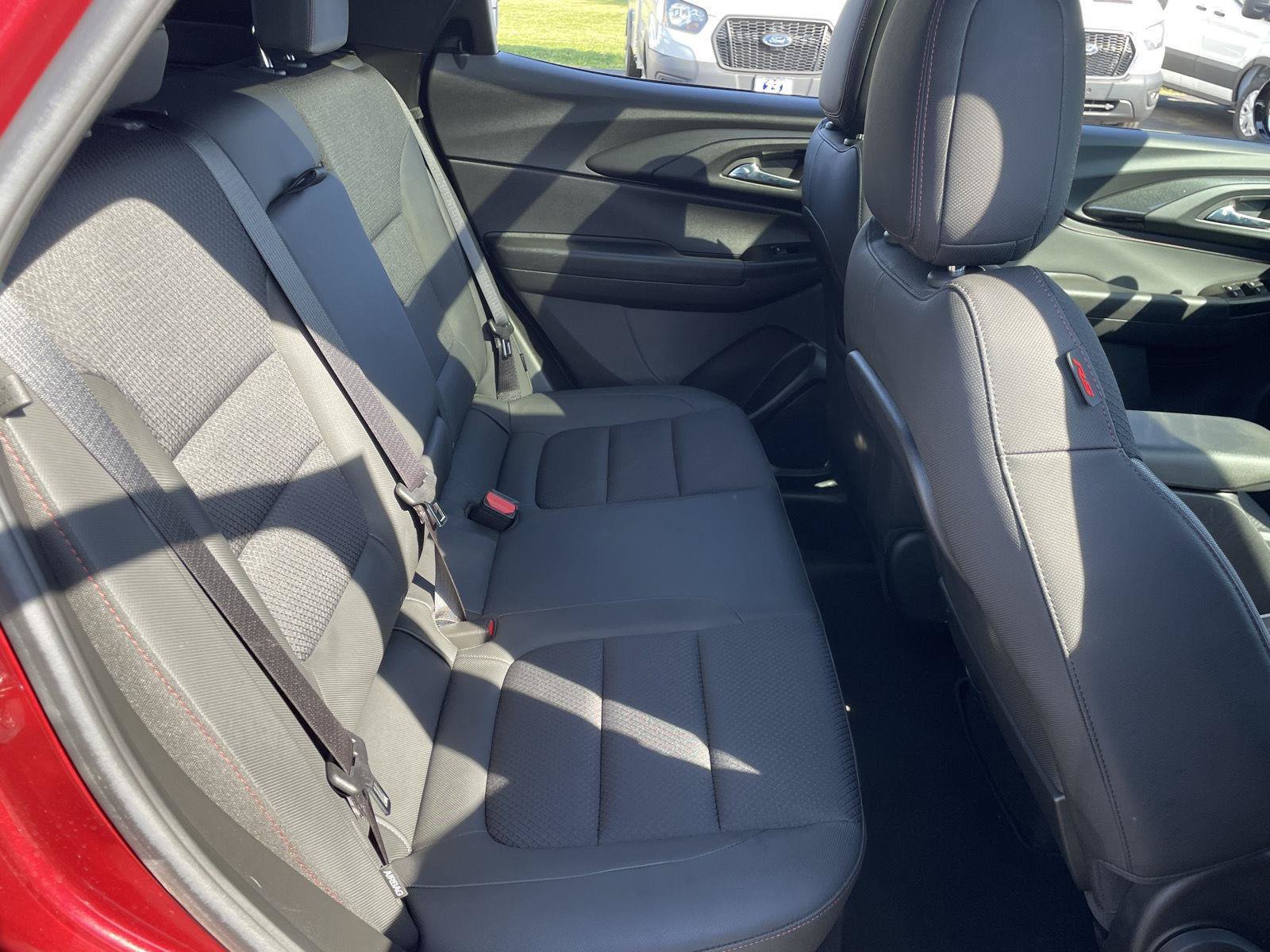 Used 2023 Chevrolet TrailBlazer RS w/ Sun and Liftgate Package FWD image 31