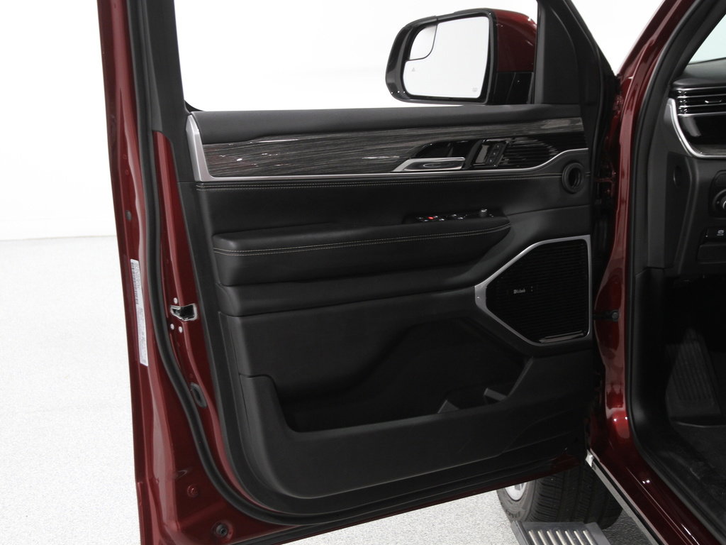 Used 2022 Jeep Wagoneer Series III w/ Premium Group I image 4