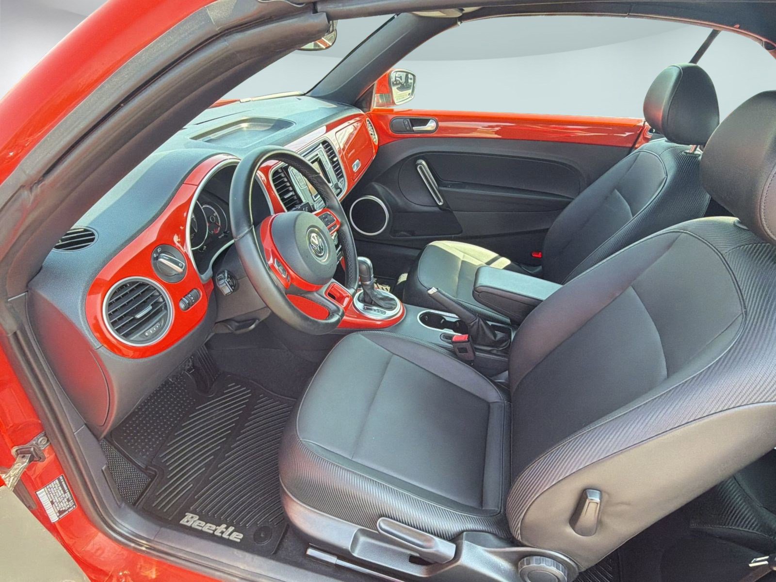Used 2019 Volkswagen Beetle SE image 5