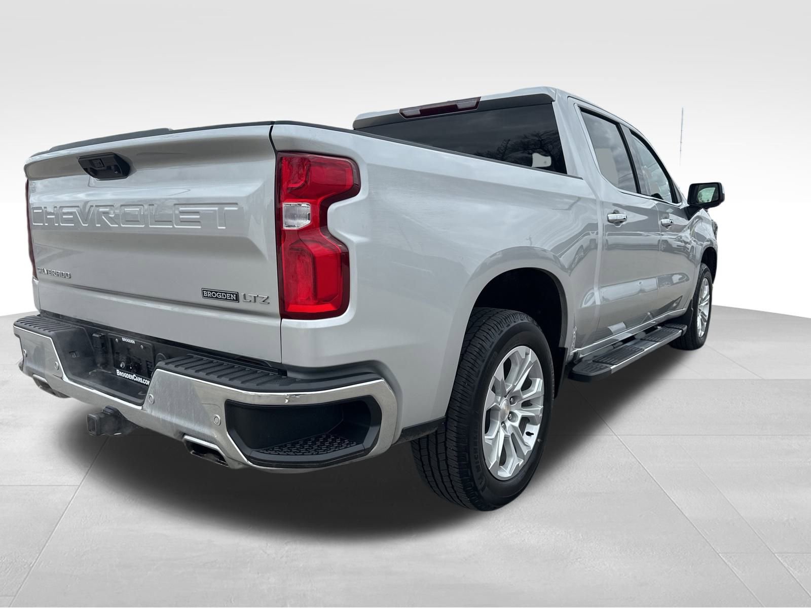 Used 2022 Chevrolet Silverado 1500 LTZ image 12