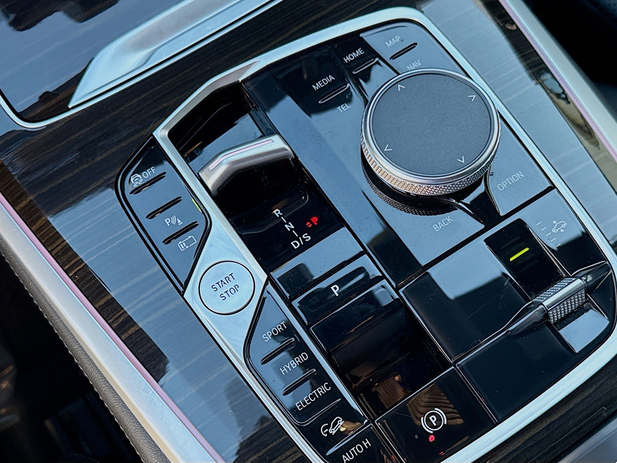 Used 2024 BMW X5 xDrive50e w/ Premium Package image 16