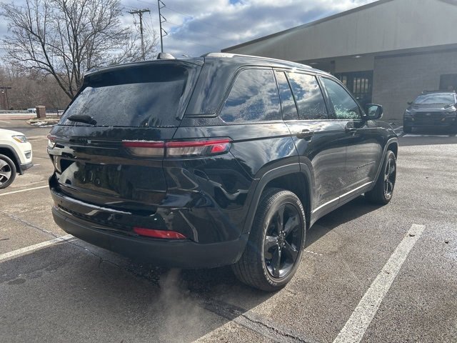 Used 2023 Jeep Grand Cherokee Altitude image 4
