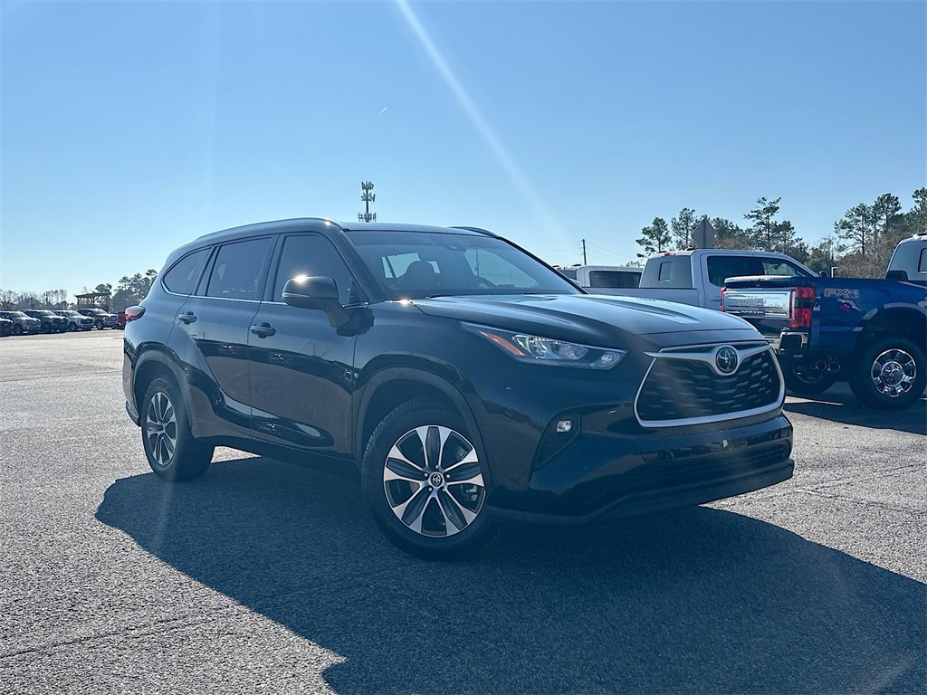 Used 2020 Toyota Highlander XLE image 1