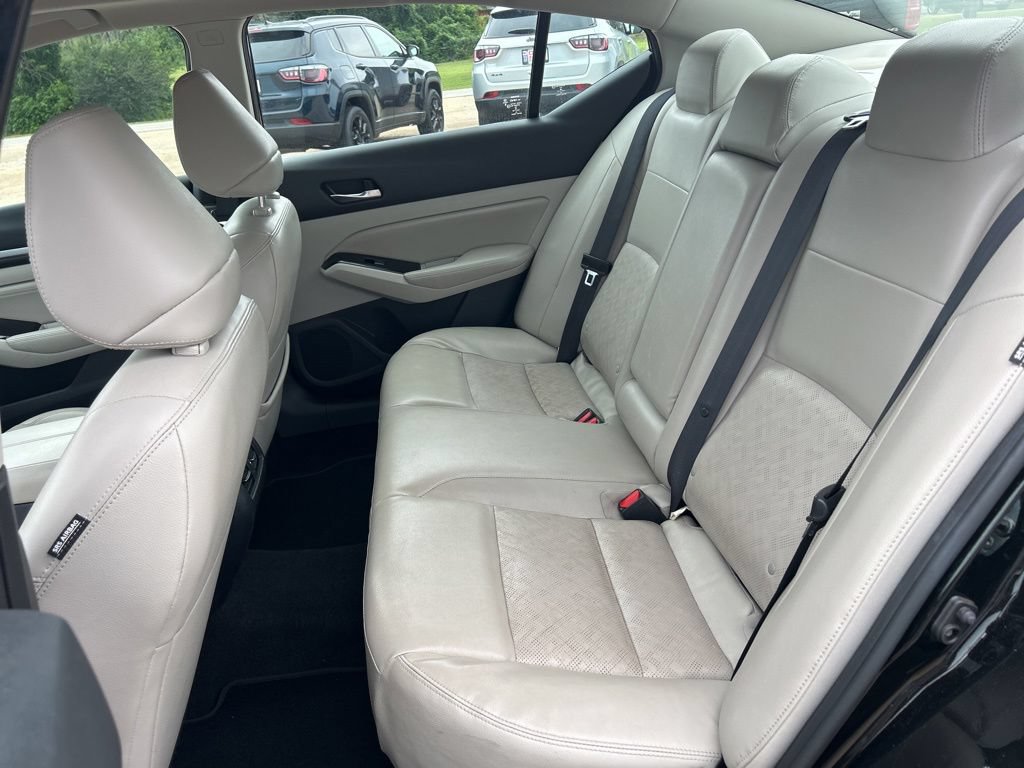 Used 2023 Nissan Altima 2.5 SL FWD image 11