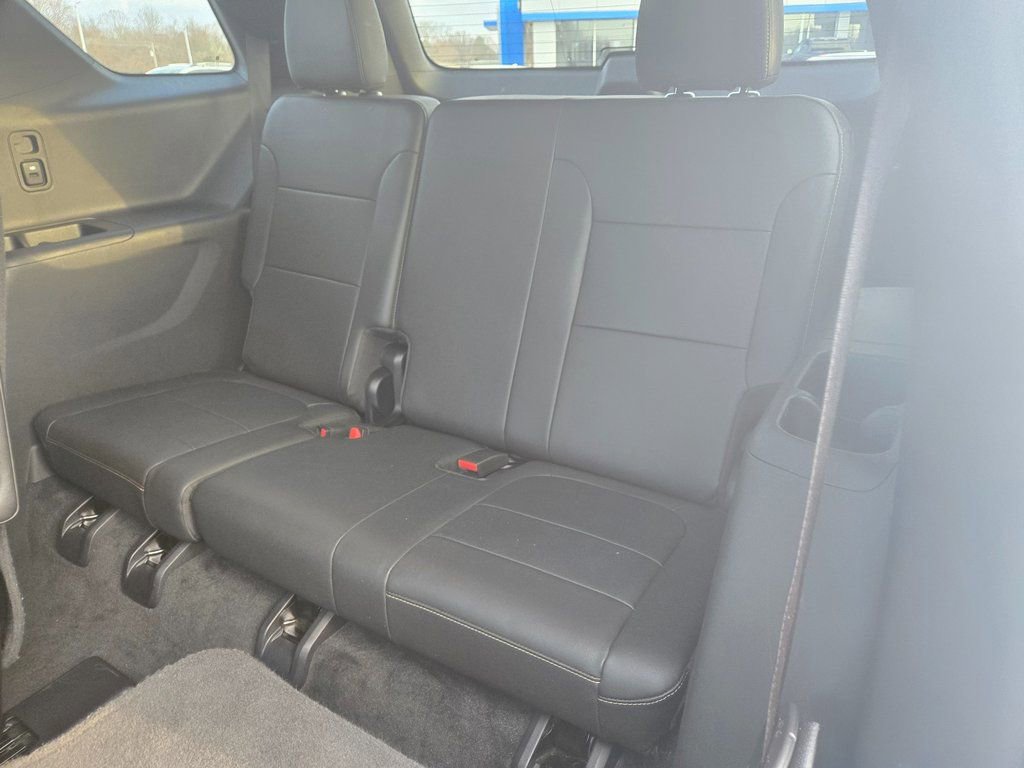 Used 2023 Chevrolet Traverse LT image 9