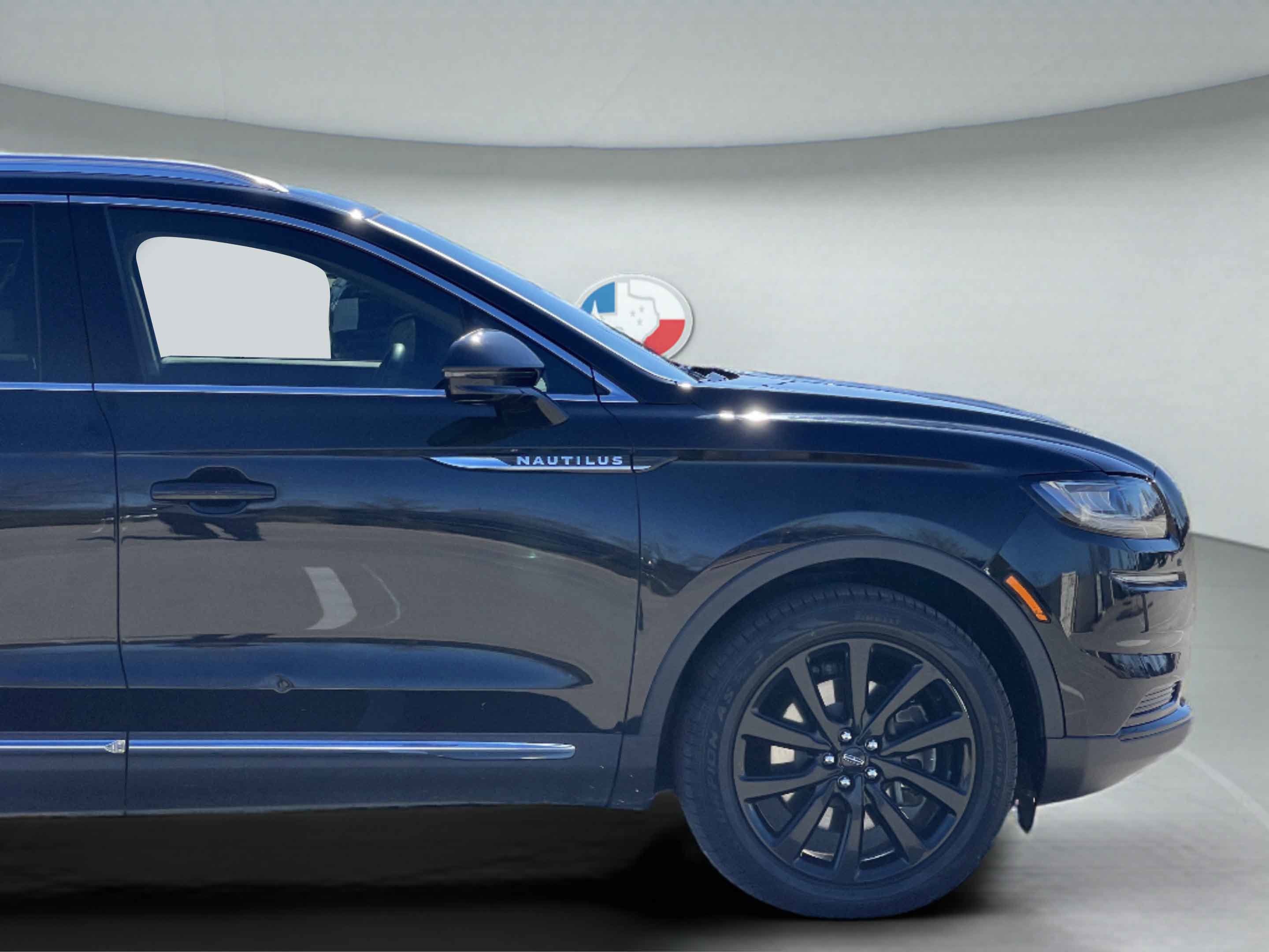 Used 2022 Lincoln Nautilus Reserve w/ Monochromatic Package image 34