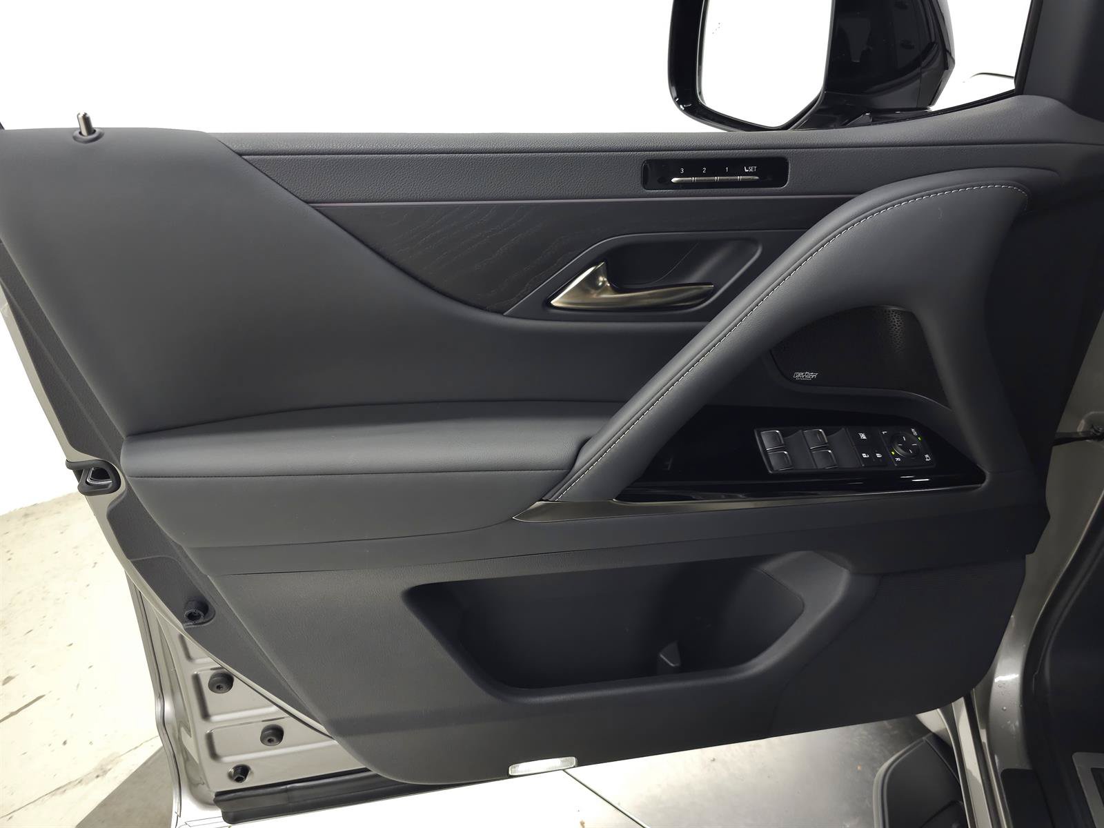 Certified 2025 Lexus LX 600 4WD w/ Interior Upgrade Package image 14